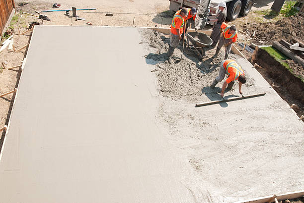 Best Custom Concrete Contractor  in Pontotoc, MS